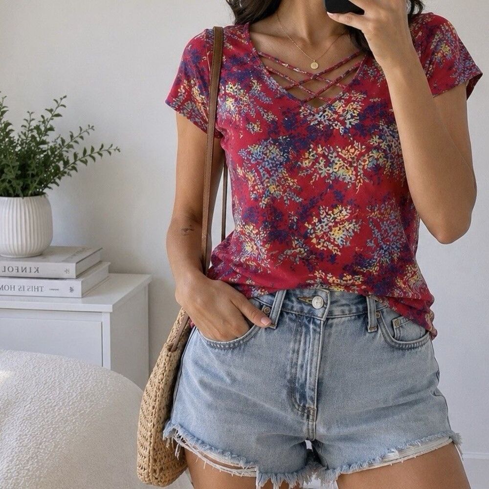 Caribbean Joe Women's Petite M Red Floral V-Neck Strappy Short Sleeve Knit Top